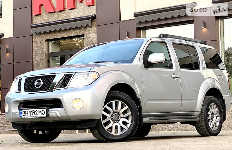 Позашляховик / Кросовер Nissan Pathfinder 2013 в 