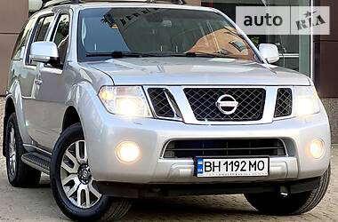 Позашляховик / Кросовер Nissan Pathfinder 2013 в 