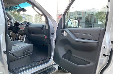 Позашляховик / Кросовер Nissan Pathfinder 2013 в 