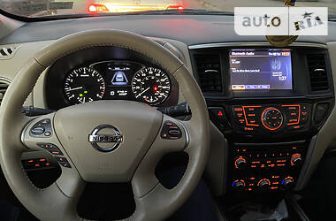 Позашляховик / Кросовер Nissan Pathfinder 2015 в Кривому Розі