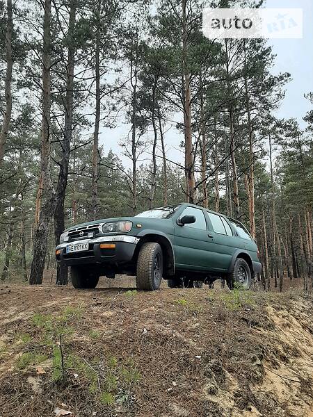 Внедорожник / Кроссовер Nissan Pathfinder 1997 в Днепре