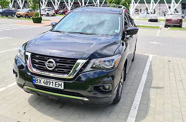 Внедорожник / Кроссовер Nissan Pathfinder 2017 в Хмельницком