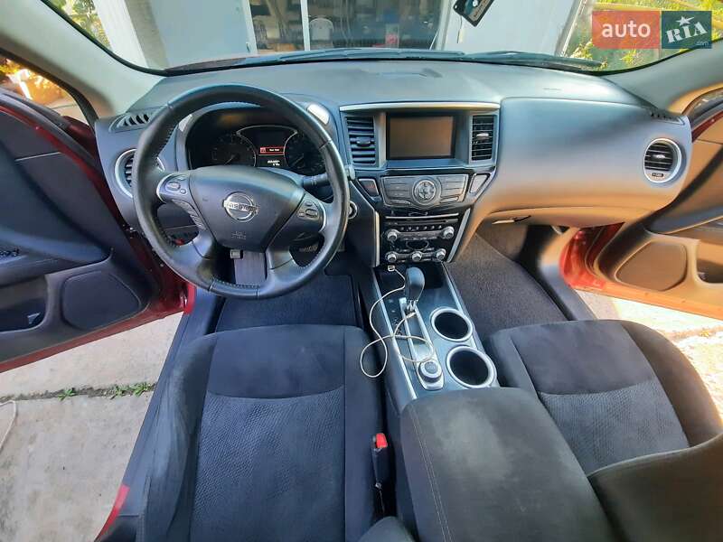 Позашляховик / Кросовер Nissan Pathfinder 2014 в Первомайську