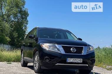 Внедорожник / Кроссовер Nissan Pathfinder 2015 в Бурштыне