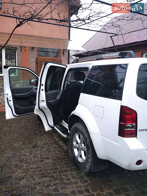 Позашляховик / Кросовер Nissan Pathfinder 2011 в Тячеві