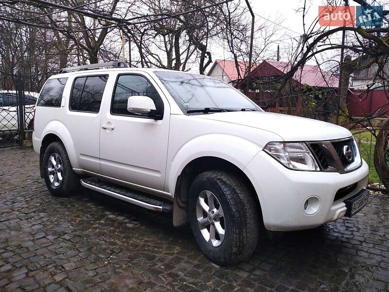 Позашляховик / Кросовер Nissan Pathfinder 2011 в Тячеві