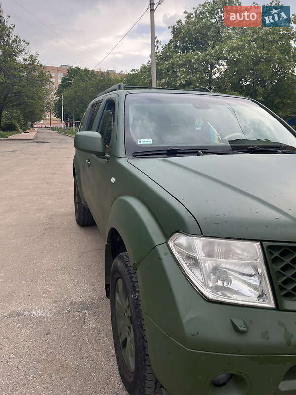 Внедорожник / Кроссовер Nissan Pathfinder 2006 в Краматорске