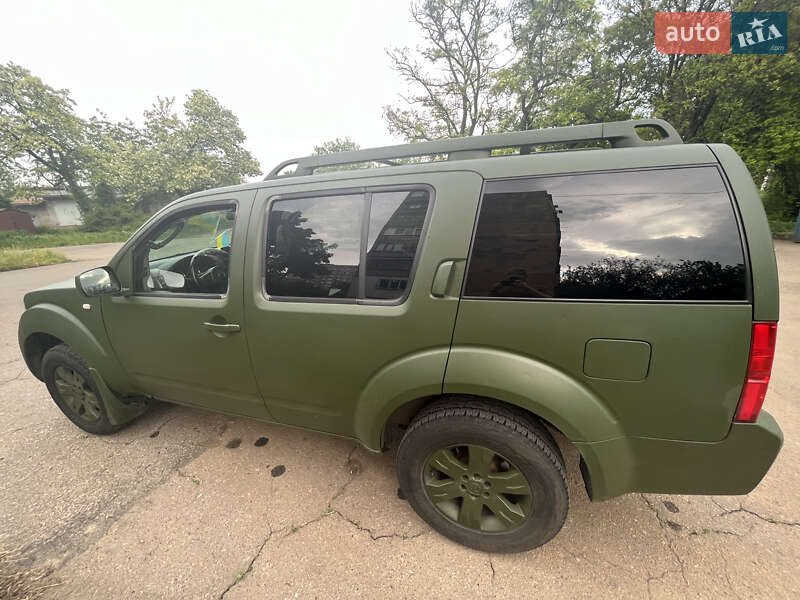 Внедорожник / Кроссовер Nissan Pathfinder 2006 в Краматорске