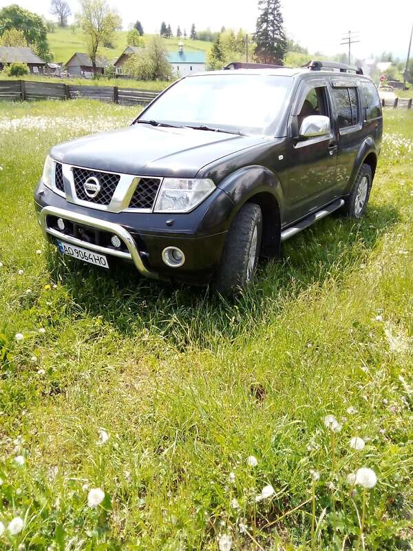 Внедорожник / Кроссовер Nissan Pathfinder 2006 в Яремче