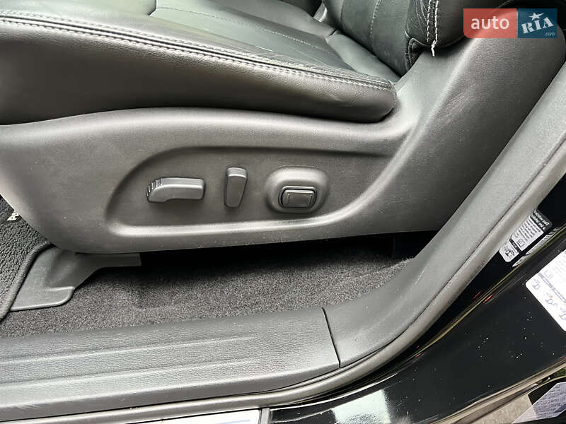 Внедорожник / Кроссовер Nissan Pathfinder 2014 в Ровно