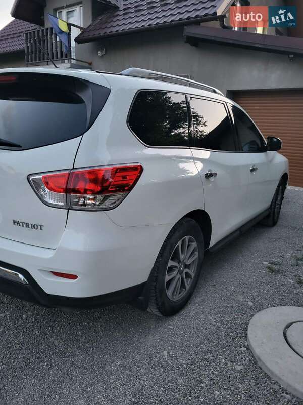 Позашляховик / Кросовер Nissan Pathfinder 2015 в Чорткові