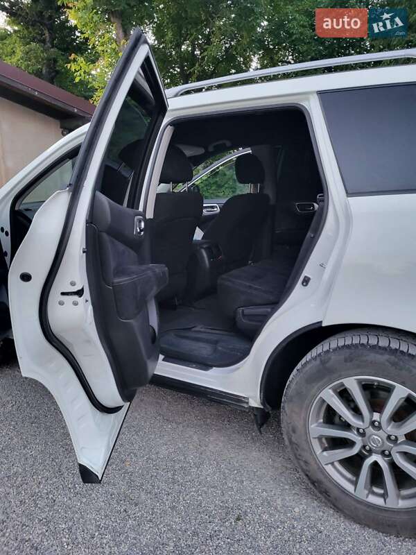 Позашляховик / Кросовер Nissan Pathfinder 2015 в Чорткові