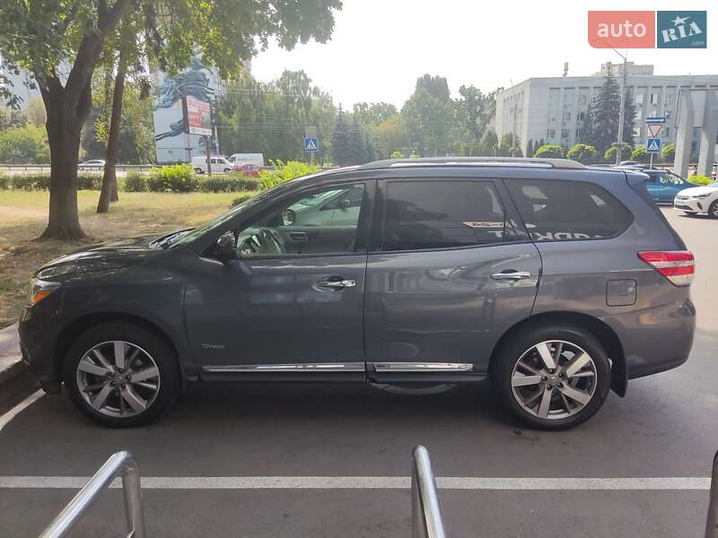 Позашляховик / Кросовер Nissan Pathfinder 2014 в Києві