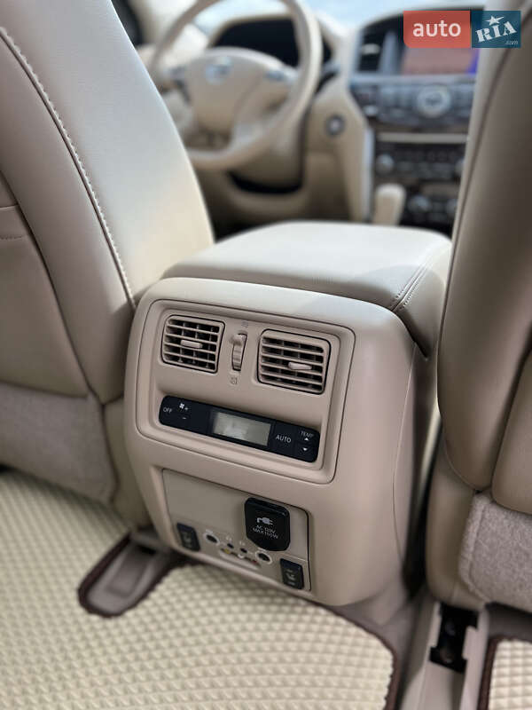 Внедорожник / Кроссовер Nissan Pathfinder 2015 в Тернополе