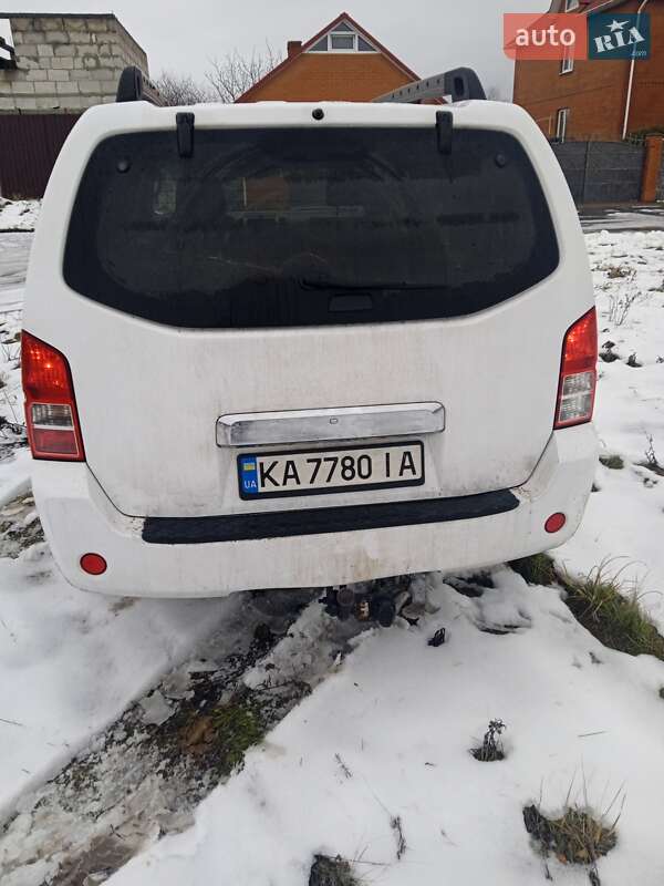 Позашляховик / Кросовер Nissan Pathfinder 2005 в Києві