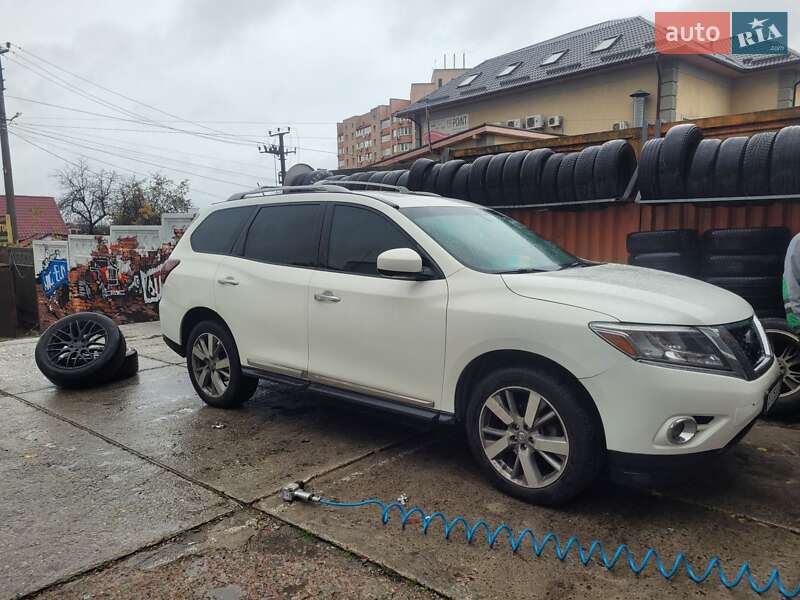 Внедорожник / Кроссовер Nissan Pathfinder 2013 в Киеве
