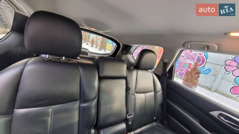 Внедорожник / Кроссовер Nissan Pathfinder 2017 в Львове