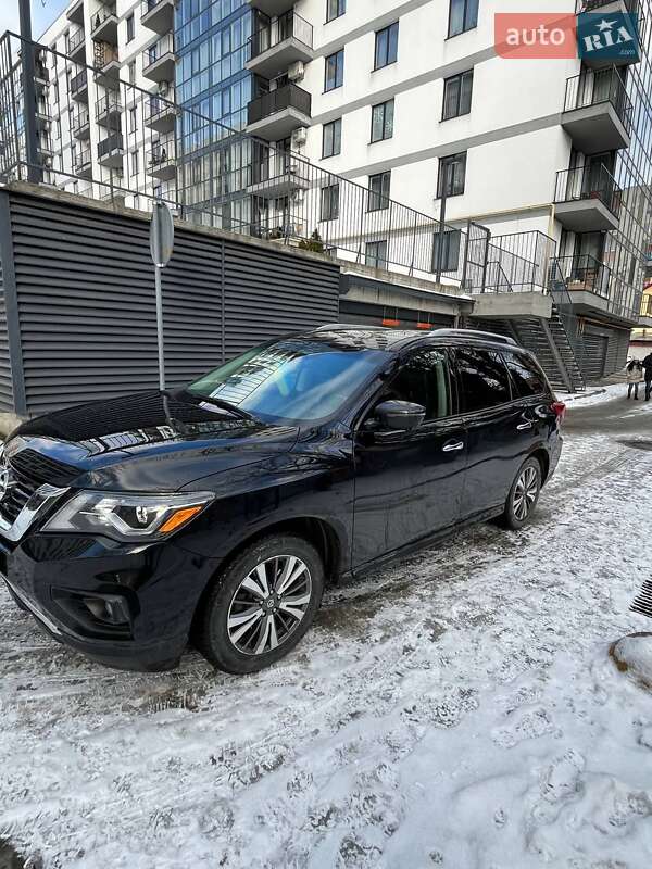Внедорожник / Кроссовер Nissan Pathfinder 2017 в Львове