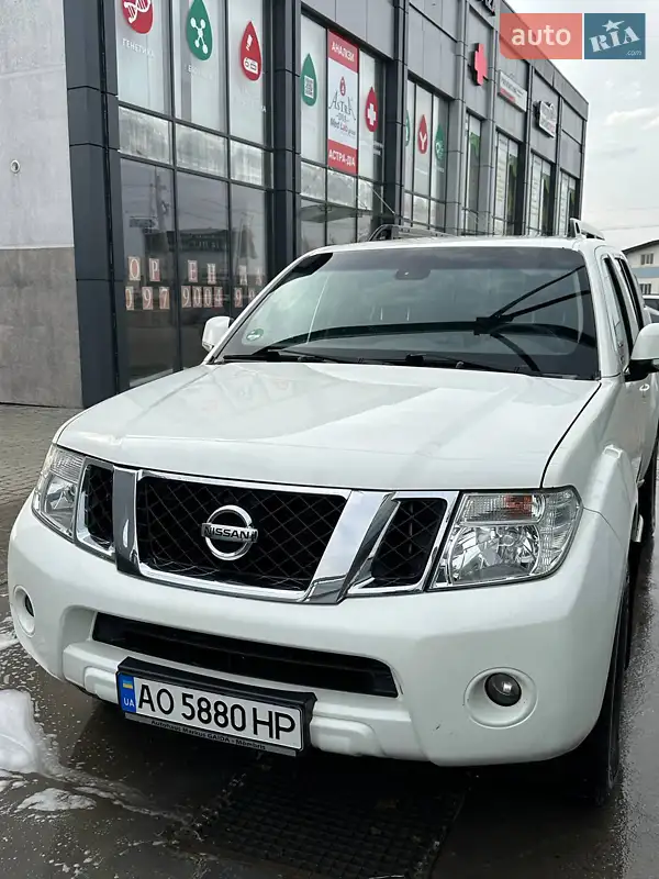 Nissan Pathfinder 2011