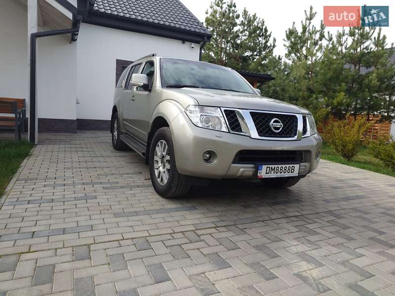 Внедорожник / Кроссовер Nissan Pathfinder 2010 в Киеве