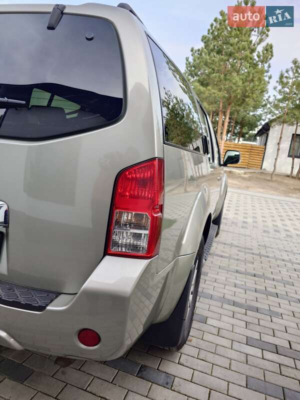 Внедорожник / Кроссовер Nissan Pathfinder 2010 в Киеве