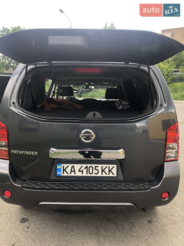 Позашляховик / Кросовер Nissan Pathfinder 2011 в Києві