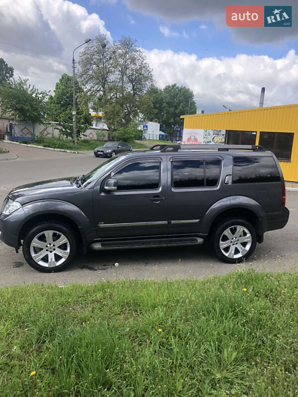 Позашляховик / Кросовер Nissan Pathfinder 2011 в Києві