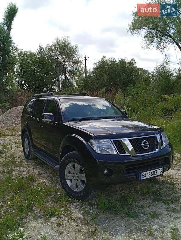 Nissan Pathfinder 2011