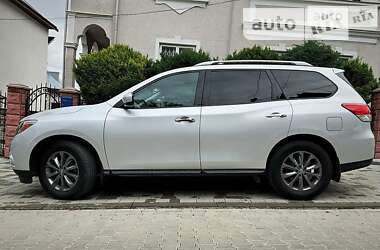 Внедорожник / Кроссовер Nissan Pathfinder 2014 в Черновцах