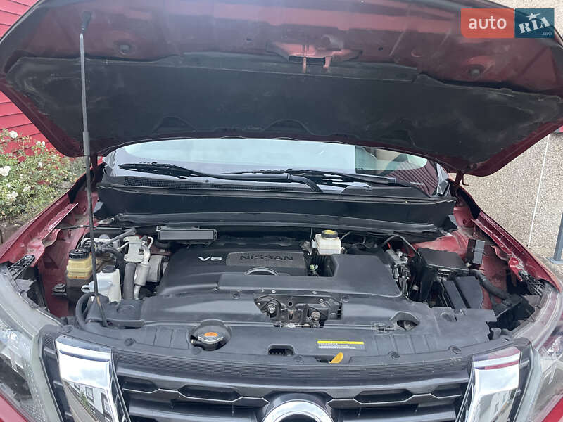 Внедорожник / Кроссовер Nissan Pathfinder 2017 в Киеве