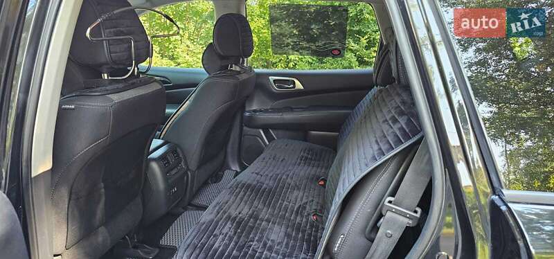 Позашляховик / Кросовер Nissan Pathfinder 2018 в Звягелі