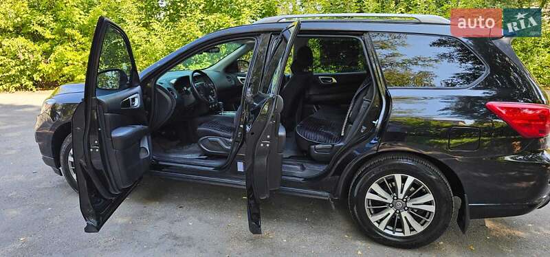 Позашляховик / Кросовер Nissan Pathfinder 2018 в Звягелі