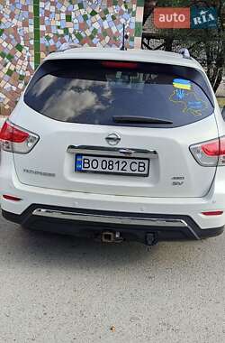 Позашляховик / Кросовер Nissan Pathfinder 2013 в 