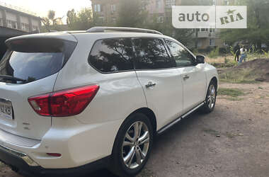 Позашляховик / Кросовер Nissan Pathfinder 2016 в Кривому Розі