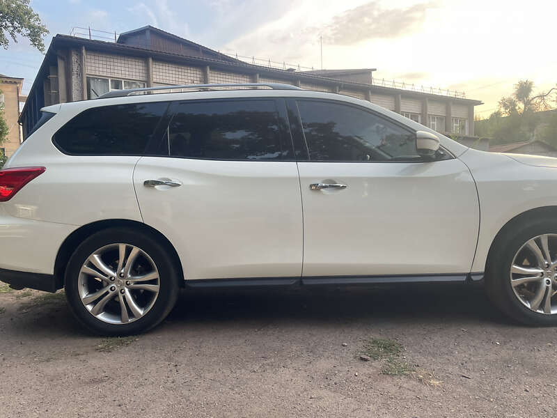Внедорожник / Кроссовер Nissan Pathfinder 2016 в Кривом Роге