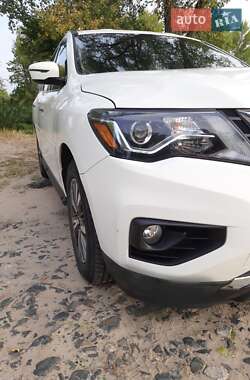 Внедорожник / Кроссовер Nissan Pathfinder 2016 в 