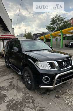 Внедорожник / Кроссовер Nissan Pathfinder 2011 в Черновцах