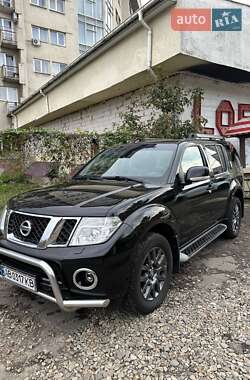Внедорожник / Кроссовер Nissan Pathfinder 2011 в Черновцах