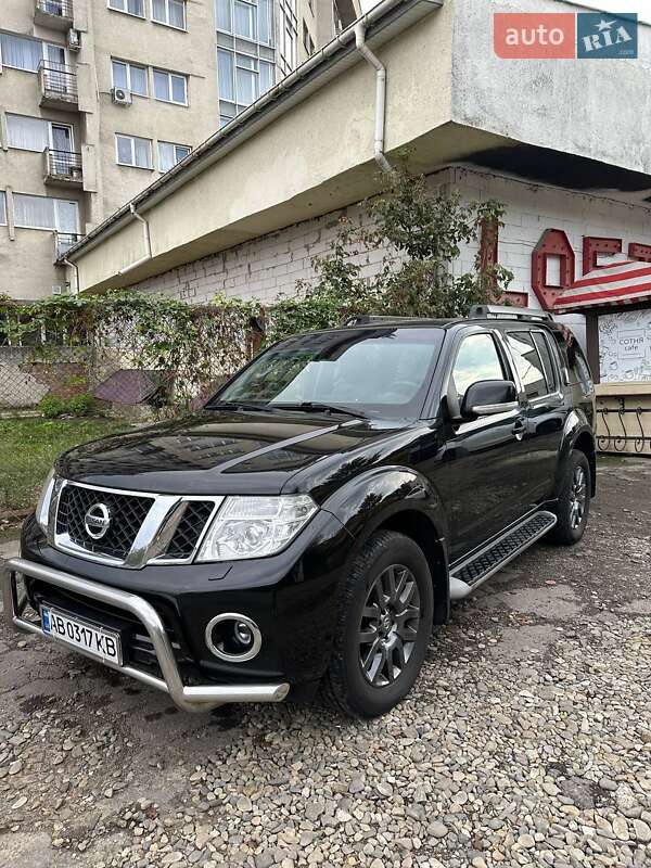 Внедорожник / Кроссовер Nissan Pathfinder 2011 в Черновцах