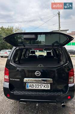 Внедорожник / Кроссовер Nissan Pathfinder 2011 в Черновцах