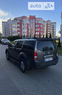 Внедорожник / Кроссовер Nissan Pathfinder 2007 в Новояворовске