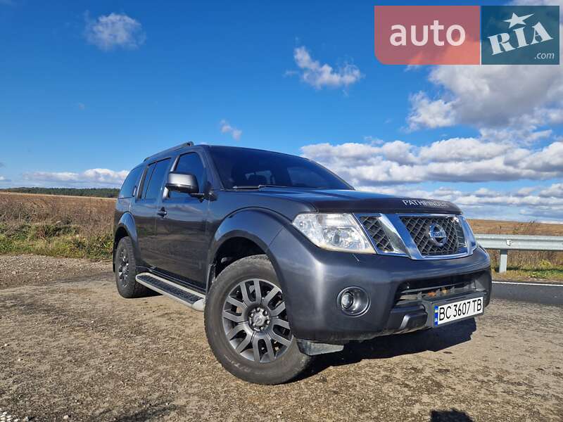 Внедорожник / Кроссовер Nissan Pathfinder 2011 в Городке