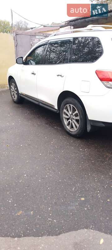 Внедорожник / Кроссовер Nissan Pathfinder 2016 в Одессе фото 5 Внедорожник / Кроссовер Nissan Pathfinder 2016 в Одессе