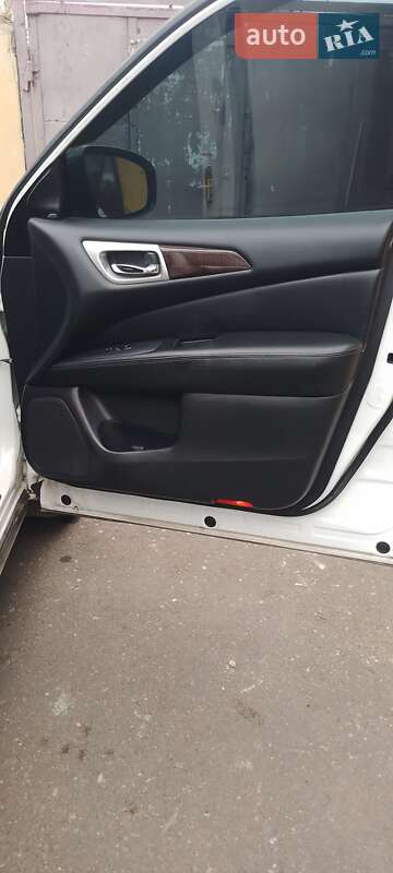 Внедорожник / Кроссовер Nissan Pathfinder 2016 в Одессе фото 38 Внедорожник / Кроссовер Nissan Pathfinder 2016 в Одессе