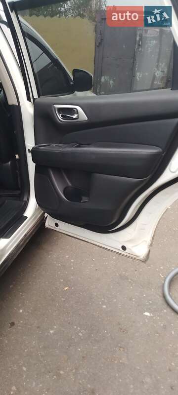 Внедорожник / Кроссовер Nissan Pathfinder 2016 в Одессе фото 65 Внедорожник / Кроссовер Nissan Pathfinder 2016 в Одессе