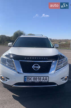 Позашляховик / Кросовер Nissan Pathfinder 2016 в Рівному