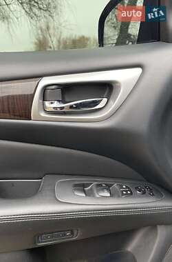 Позашляховик / Кросовер Nissan Pathfinder 2014 в Черкасах