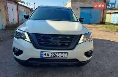 Позашляховик / Кросовер Nissan Pathfinder 2017 в Олександрії