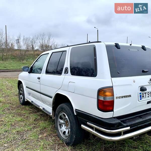 Позашляховик / Кросовер Nissan Pathfinder 1996 в Одесі