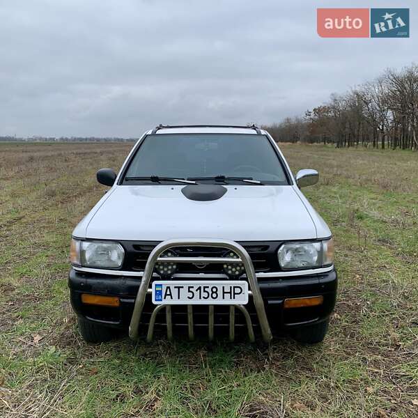 Позашляховик / Кросовер Nissan Pathfinder 1996 в Одесі
